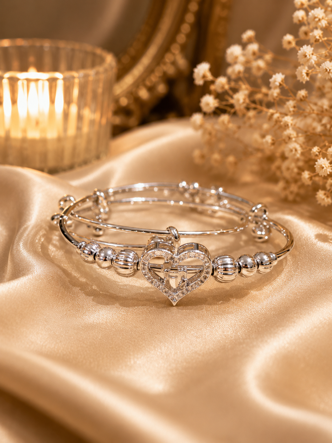 Silver Heart Charm Bracelet – Elegant & Timeless