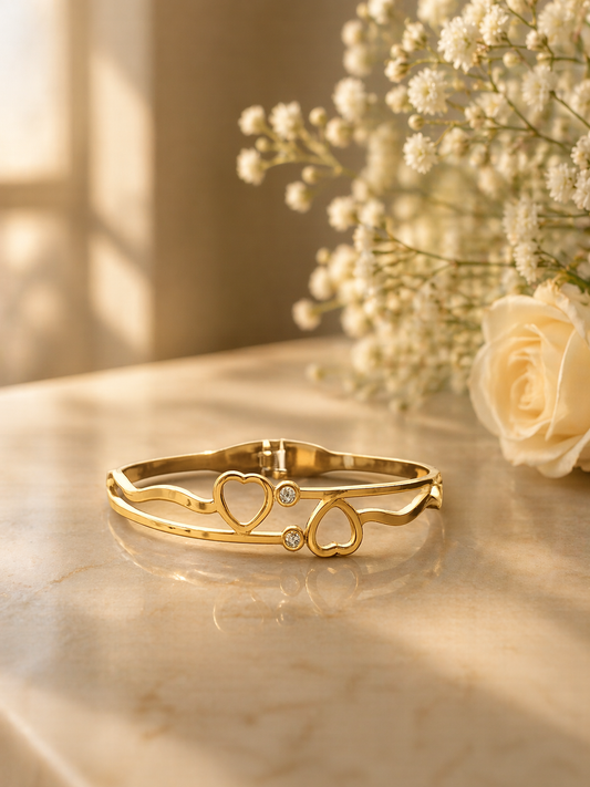 Golden Heart Bracelet – Timeless Elegance