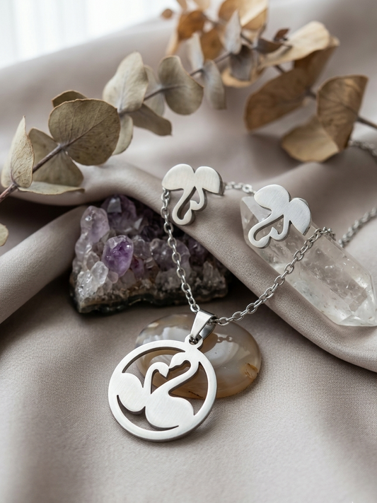 Elegant Swan Love Jewelry Set – Necklace & Earrings