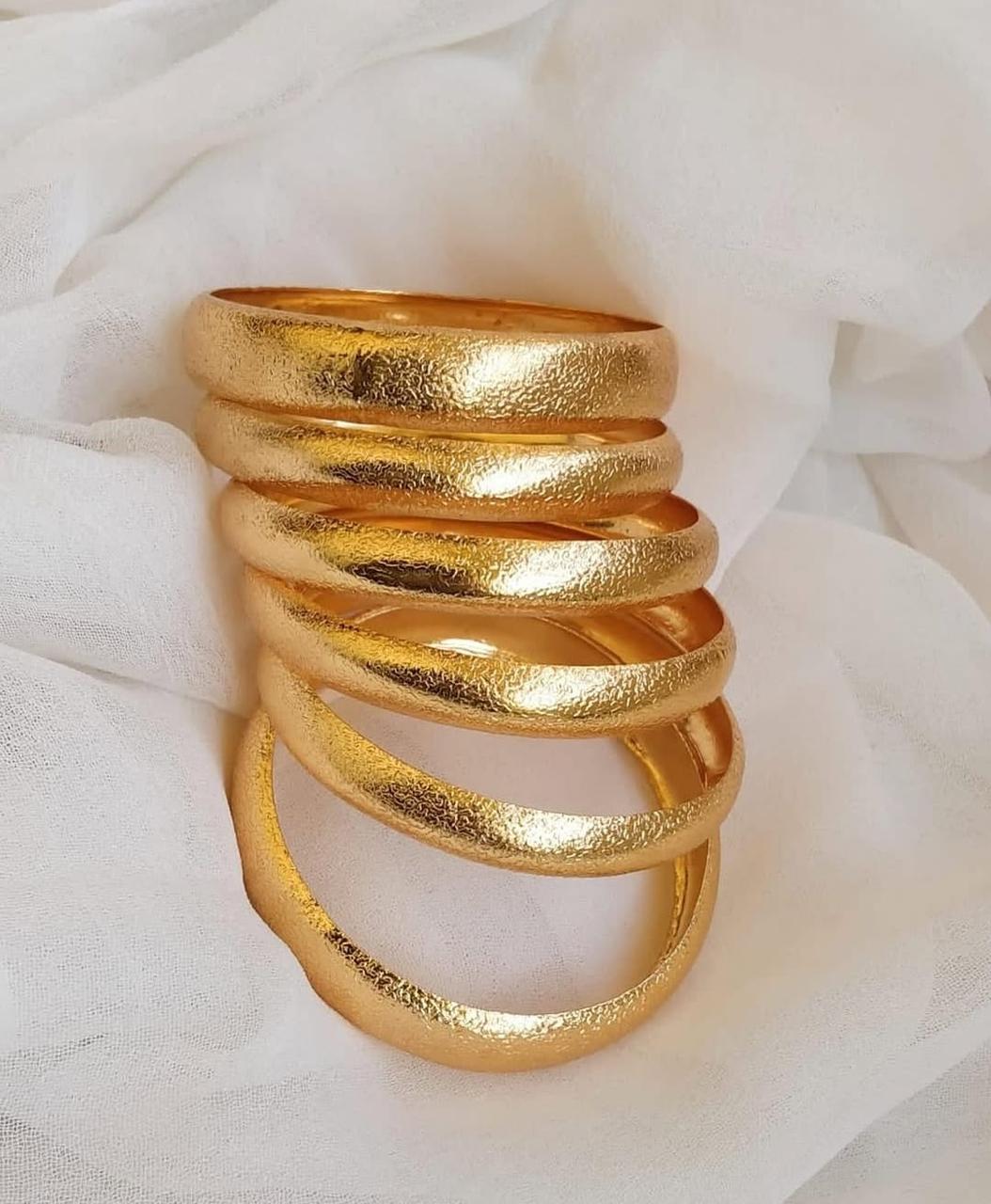 Golden Aura Textured Bangle Set ✨