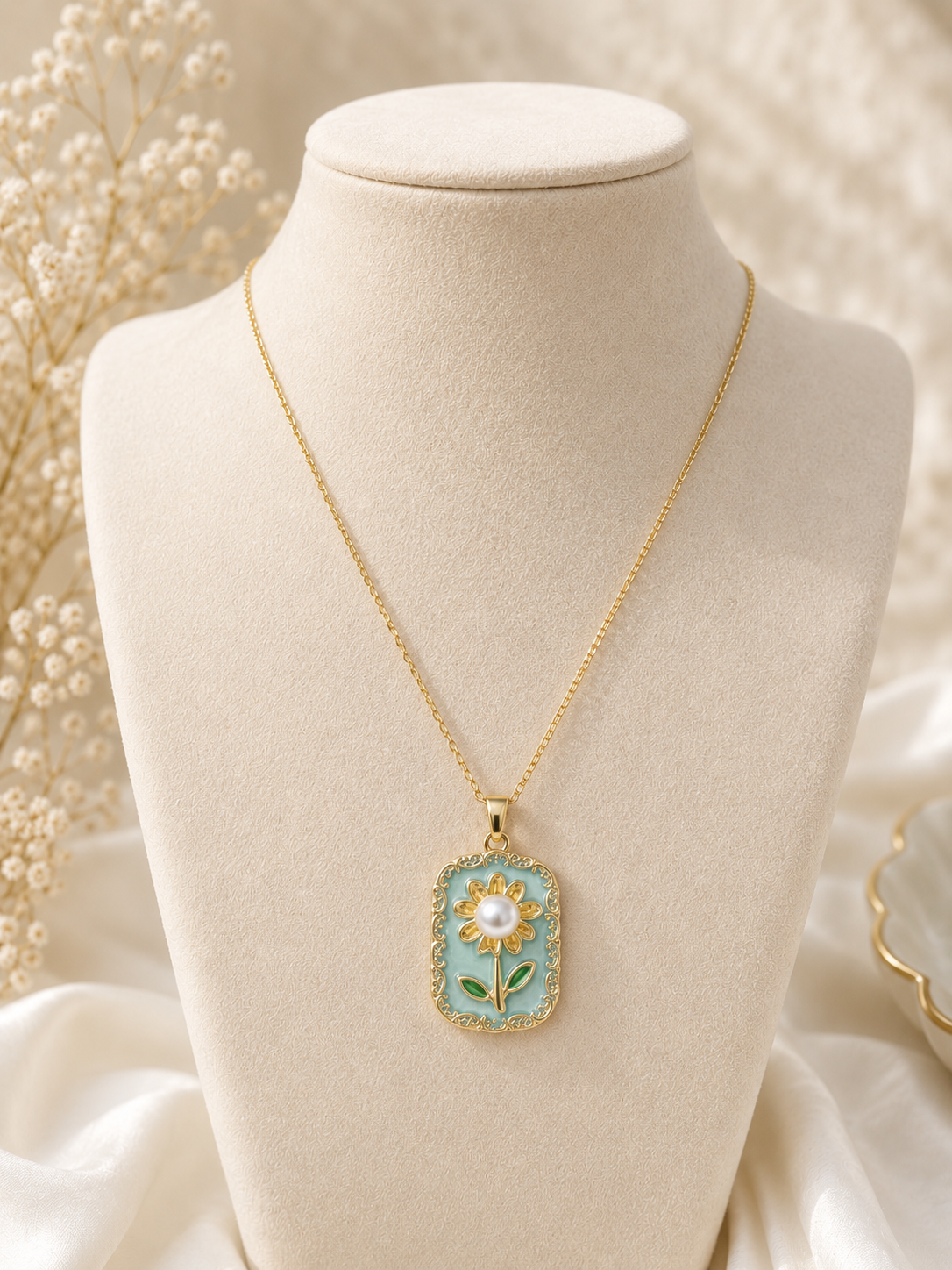 Safar Daisy Pearl Pendant Necklace